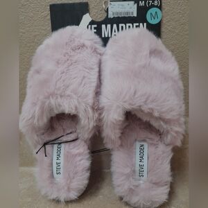 Steve Madden Women's Soft Pink Faux Fur Slippers Size:7/8 M.  Steve Madden